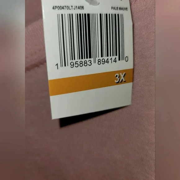 NWT Looney Tunes Women's Cropped Long Sleeve Graphic Tee Size 3XL - Picture 5 of 8